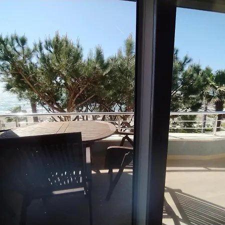 Mia's Sea View