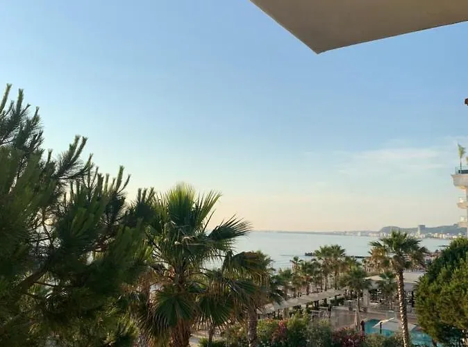 Mia's Sea View